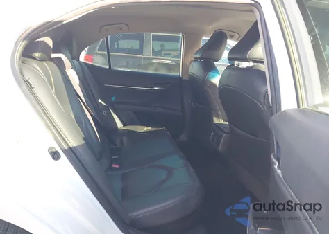 2020 Toyota Camry Xle Hybrid z USA, uszkodzony, nr VIN 4T1F31AK0LU527617